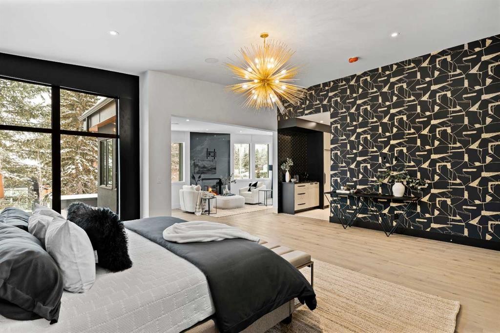 1016 Beverley Boulevard Sw, Calgary, AB - Indoor Photo Showing Bedroom