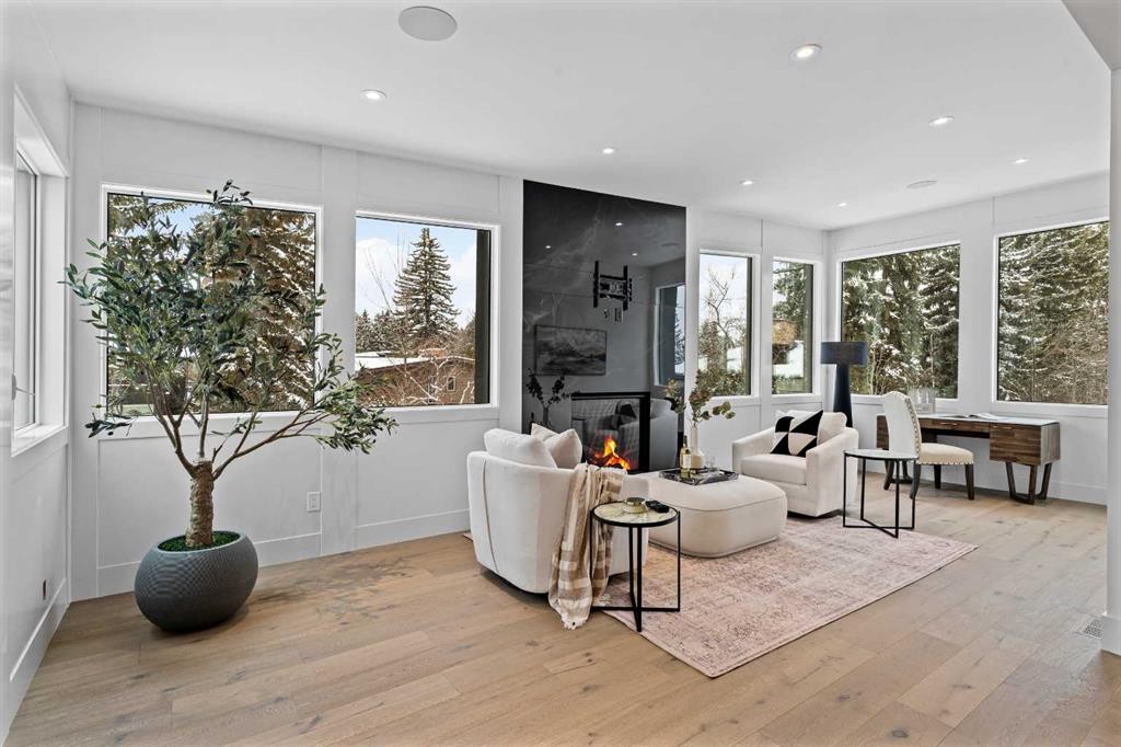 1016 Beverley Boulevard Sw, Calgary, AB - Indoor Photo Showing Other Room