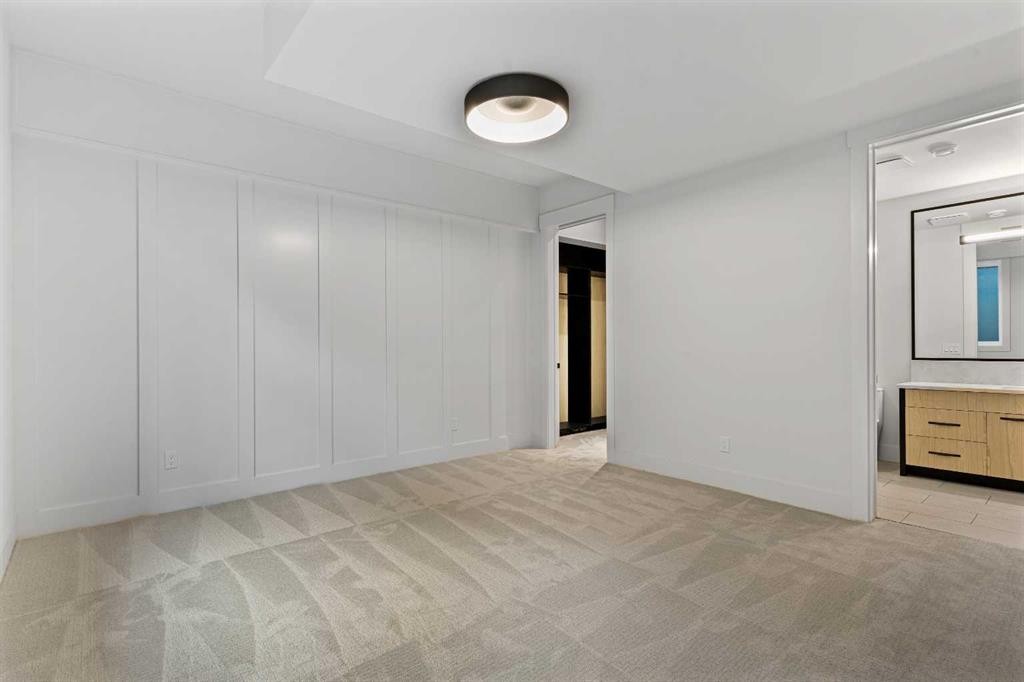 1016 Beverley Boulevard Sw, Calgary, AB - Indoor Photo Showing Other Room
