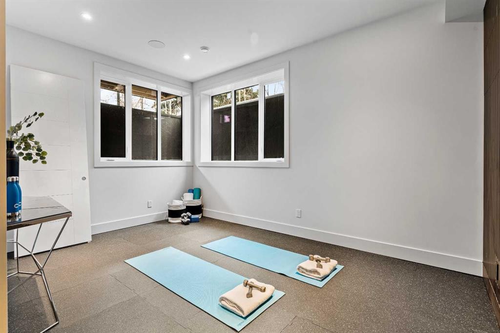 1016 Beverley Boulevard Sw, Calgary, AB - Indoor