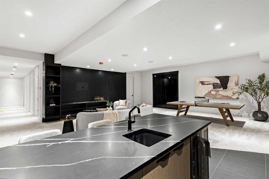 1016 Beverley Boulevard Sw, Calgary, AB - Indoor