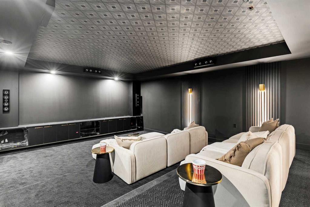 1016 Beverley Boulevard Sw, Calgary, AB - Indoor Photo Showing Other Room