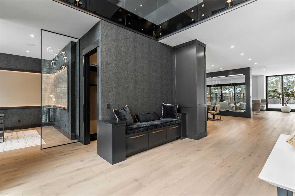 1016 Beverley Boulevard Sw, Calgary, AB - Indoor Photo Showing Other Room