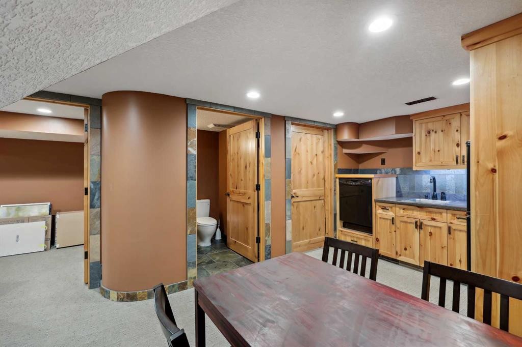 1220 10 Avenue Se, Calgary, AB