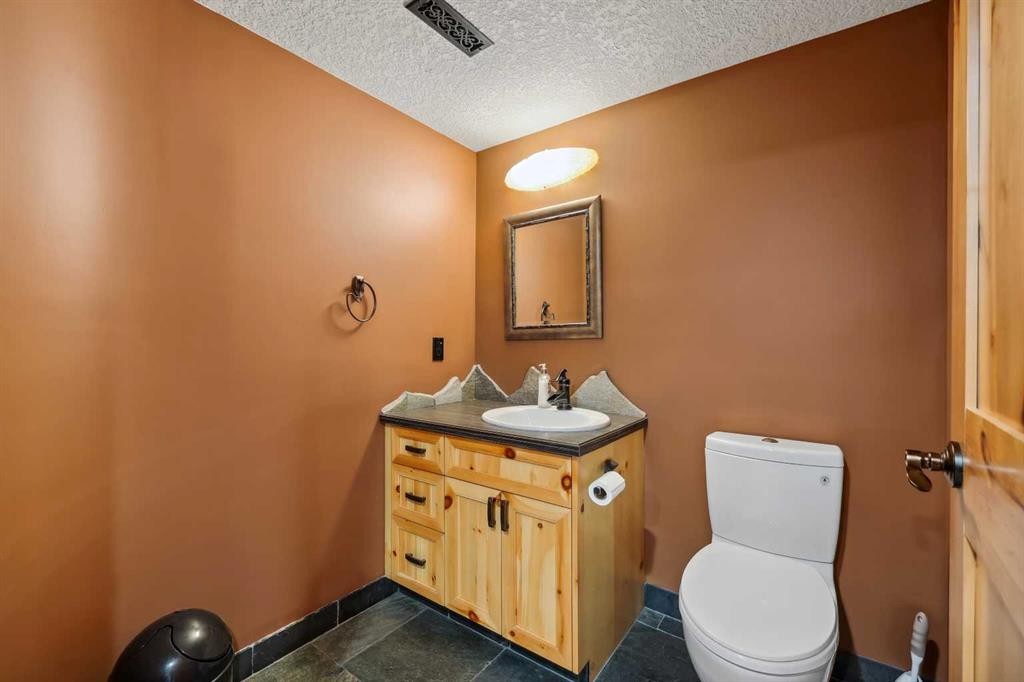 1220 10 Avenue Se, Calgary, AB