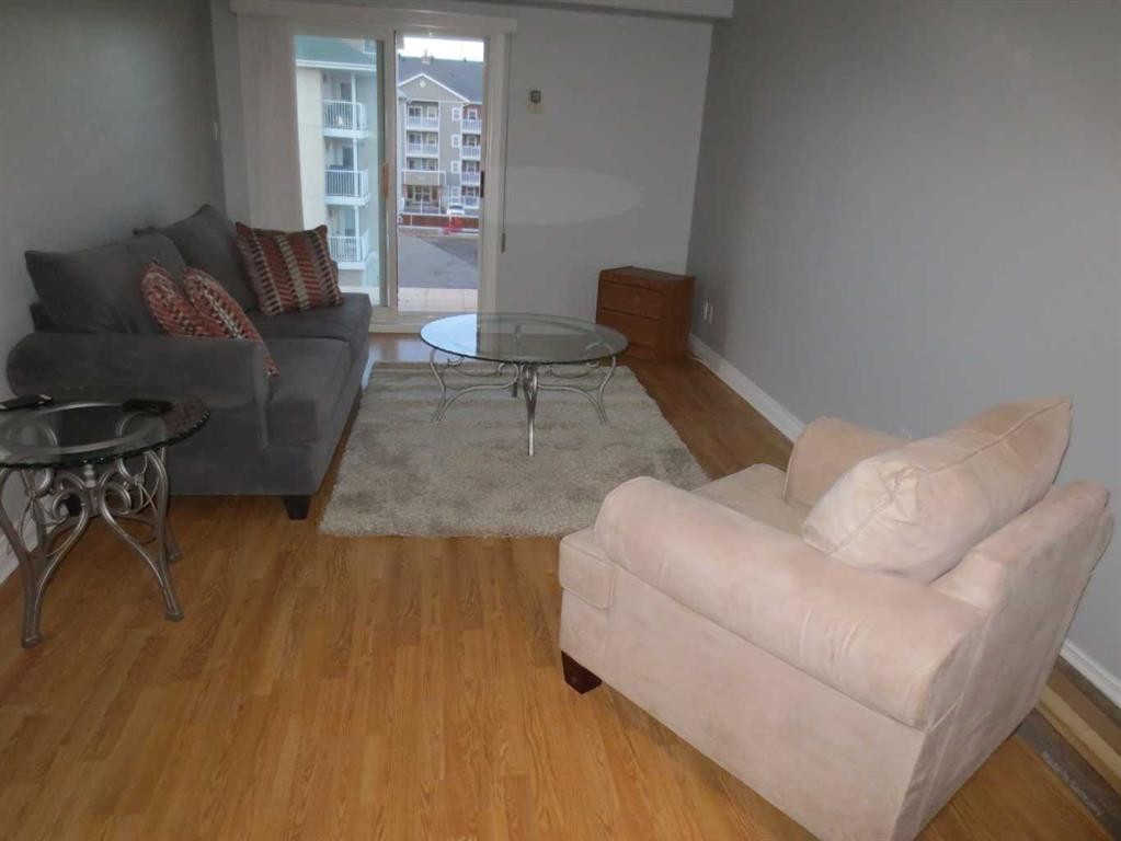 301-243 Gregoire Drive, Fort Mcmurray, AB - Indoor Photo Showing Living Room