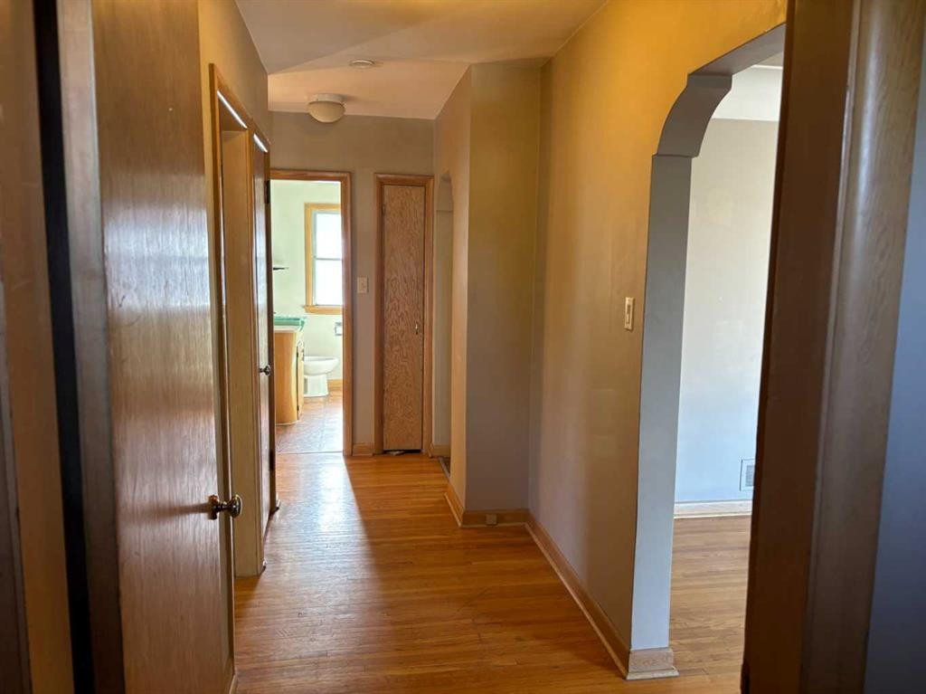 2111 Halifax Crescent Nw, Calgary, AB - Indoor Photo Showing Other Room