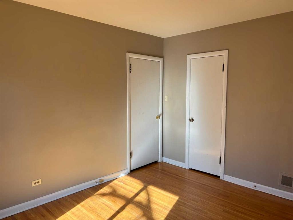 2111 Halifax Crescent Nw, Calgary, AB - Indoor Photo Showing Other Room