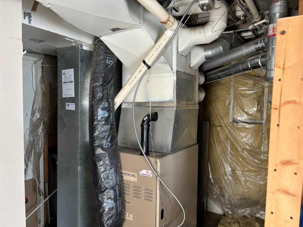 2111 Halifax Crescent Nw, Calgary, AB - Indoor Photo Showing Basement