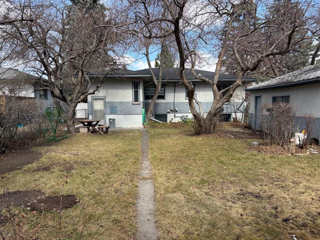 2111 Halifax Crescent Nw, Calgary, AB - Outdoor