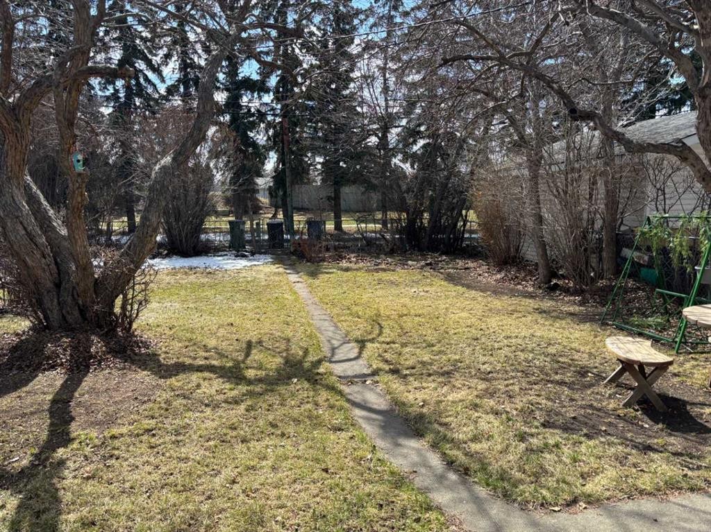 2111 Halifax Crescent Nw, Calgary, AB - Outdoor