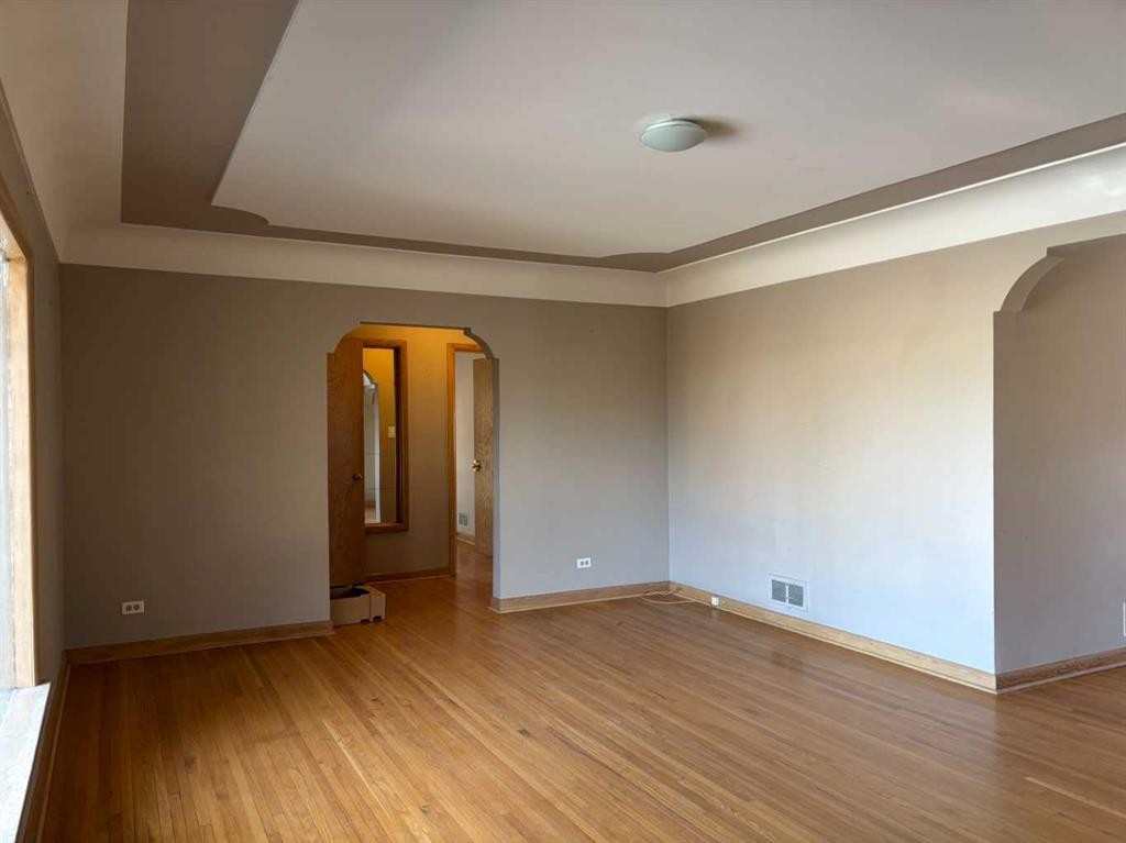 2111 Halifax Crescent Nw, Calgary, AB - Indoor Photo Showing Other Room