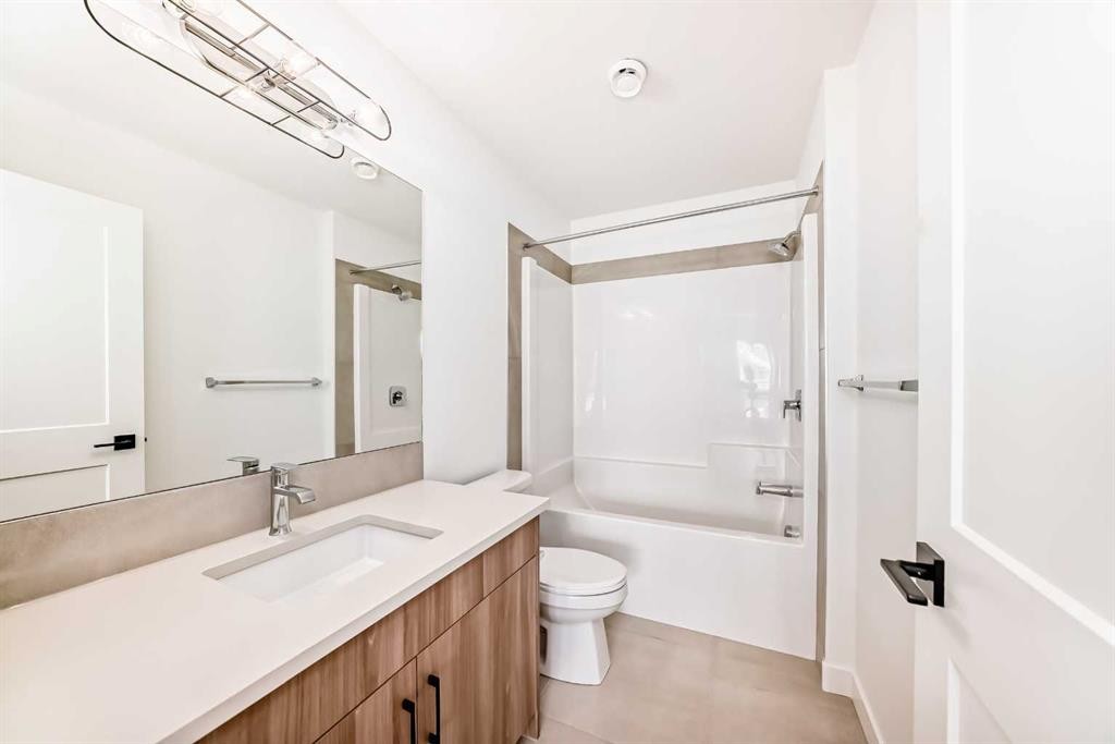 8202-1802 Mahogany Boulevard Se, Calgary, AB - Indoor Photo Showing Bathroom