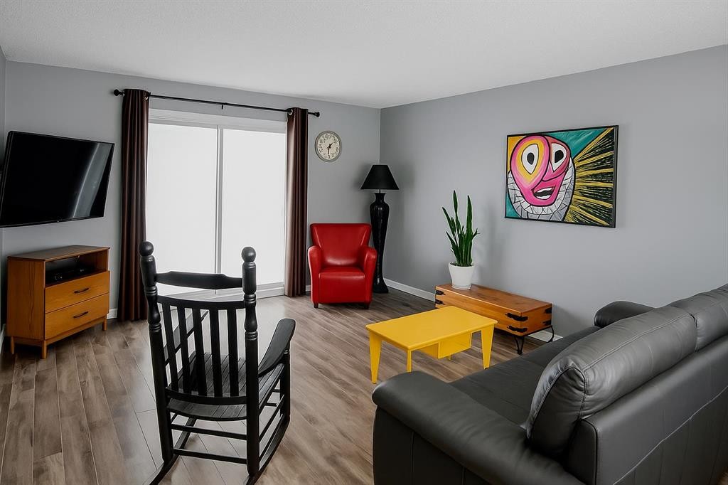 106 Eldorado Road Se, Airdrie, AB - Indoor Photo Showing Living Room