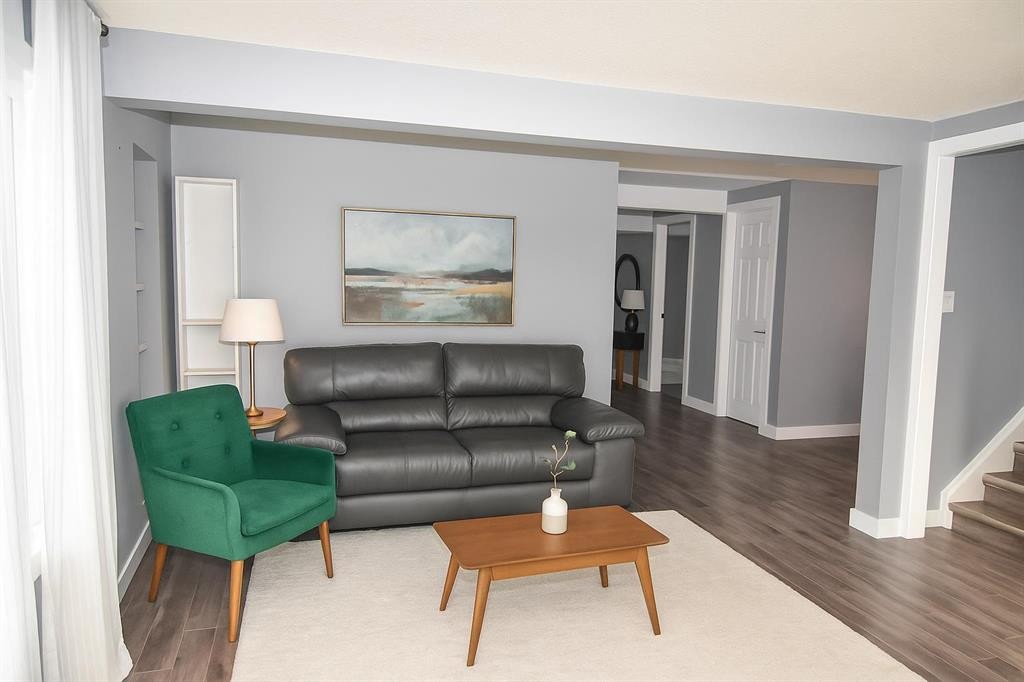 106 Eldorado Road Se, Airdrie, AB - Indoor Photo Showing Living Room