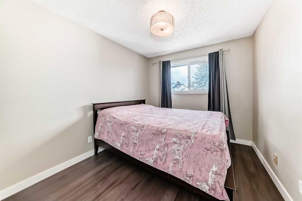 148 Pinemill Mews Ne, Calgary, AB - Indoor Photo Showing Bedroom