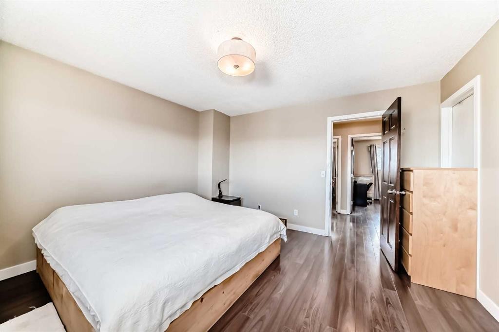 148 Pinemill Mews Ne, Calgary, AB - Indoor Photo Showing Bedroom