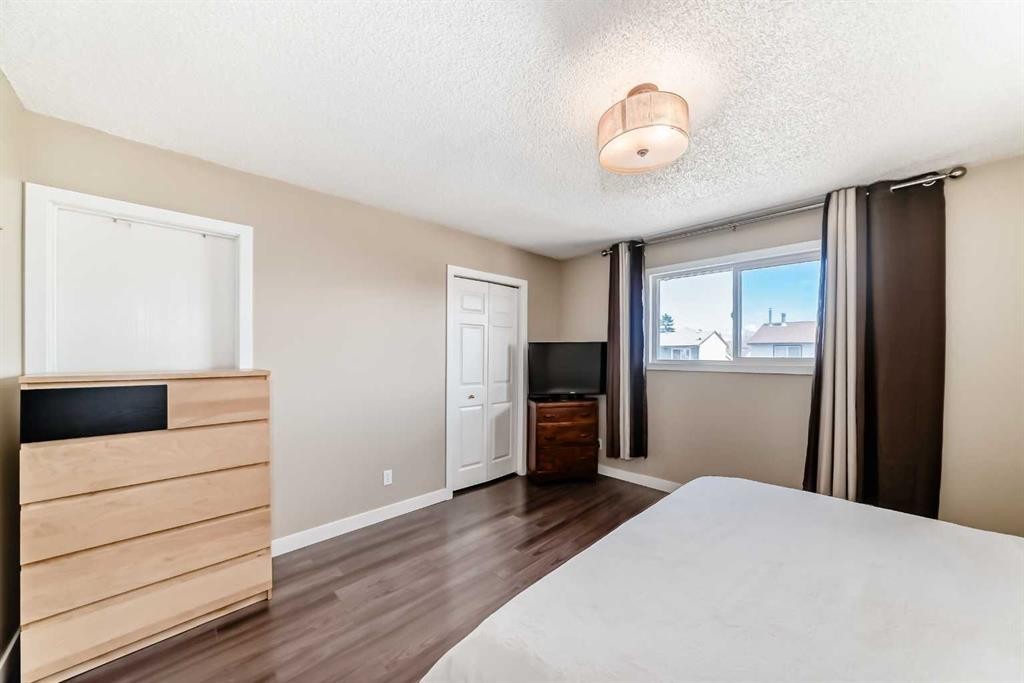 148 Pinemill Mews Ne, Calgary, AB - Indoor Photo Showing Bedroom