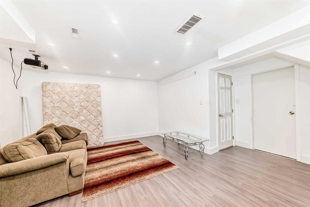 148 Pinemill Mews Ne, Calgary, AB - Indoor Photo Showing Other Room