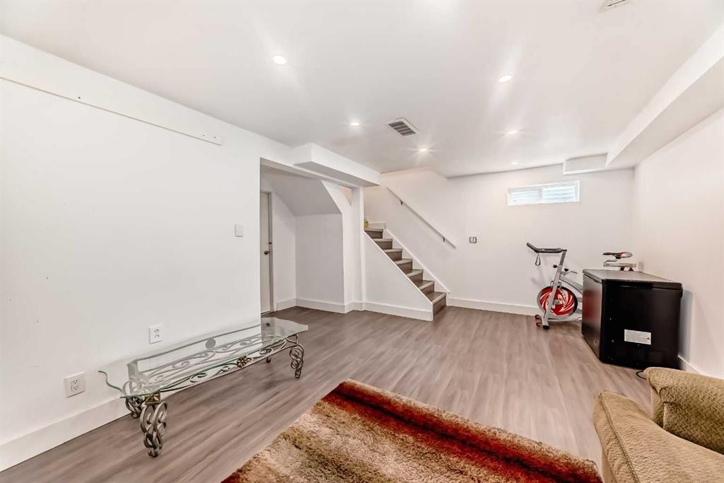 148 Pinemill Mews Ne, Calgary, AB - Indoor