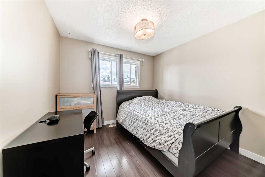 148 Pinemill Mews Ne, Calgary, AB - Indoor Photo Showing Bedroom