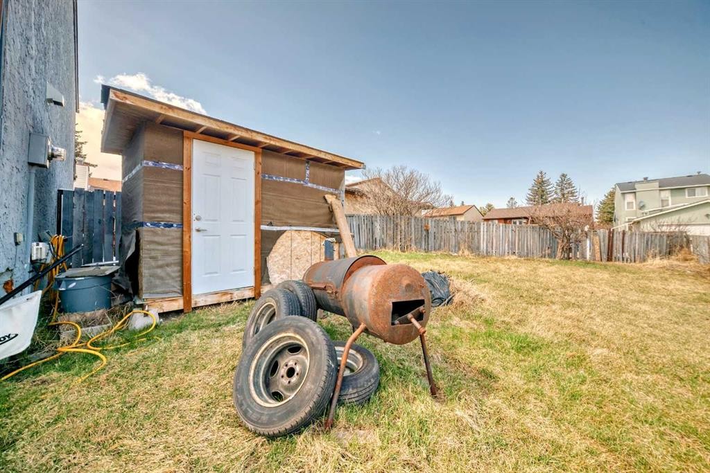 148 Pinemill Mews Ne, Calgary, AB - Outdoor