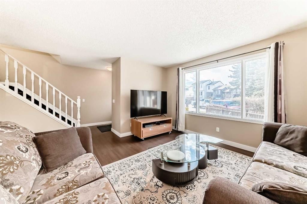 148 Pinemill Mews Ne, Calgary, AB - Indoor Photo Showing Living Room