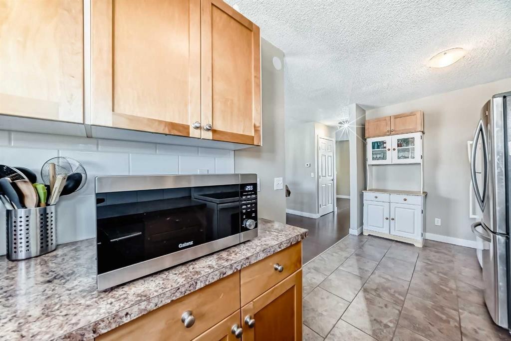 148 Pinemill Mews Ne, Calgary, AB - Indoor Photo Showing Kitchen