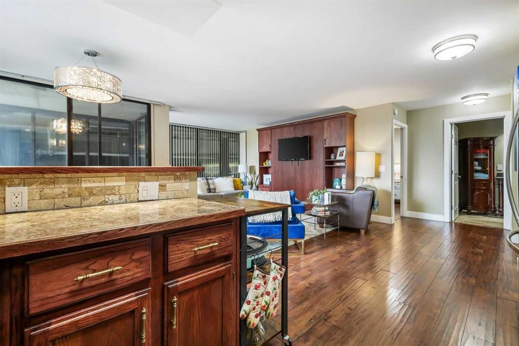 404-80 Point Mckay Crescent Nw, Calgary, AB - Indoor