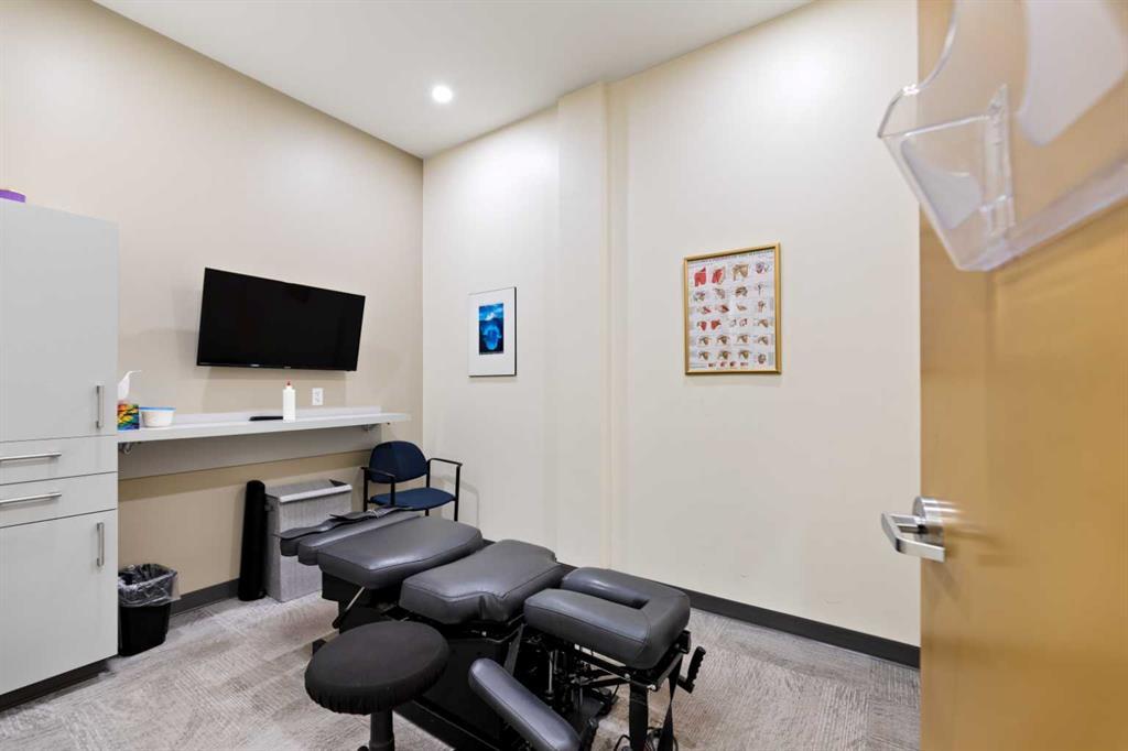 4620-4624 16 Avenue Nw, Calgary, AB