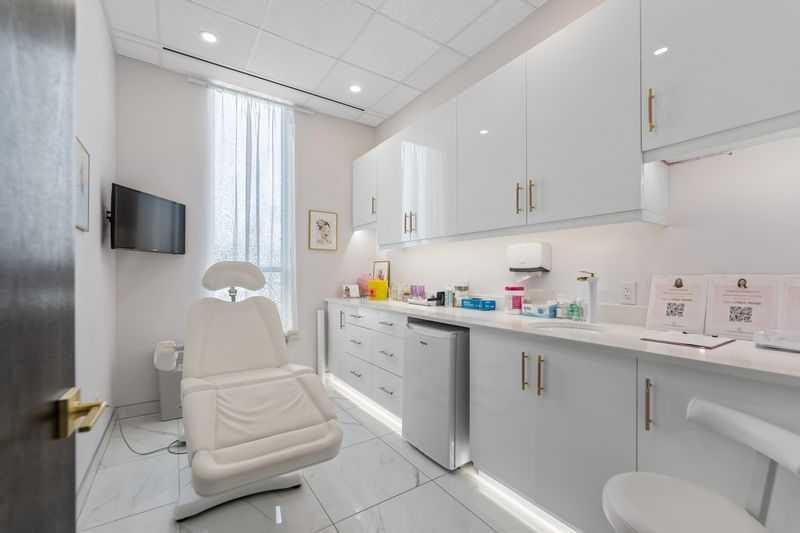 4620-4624 16 Avenue Nw, Calgary, AB