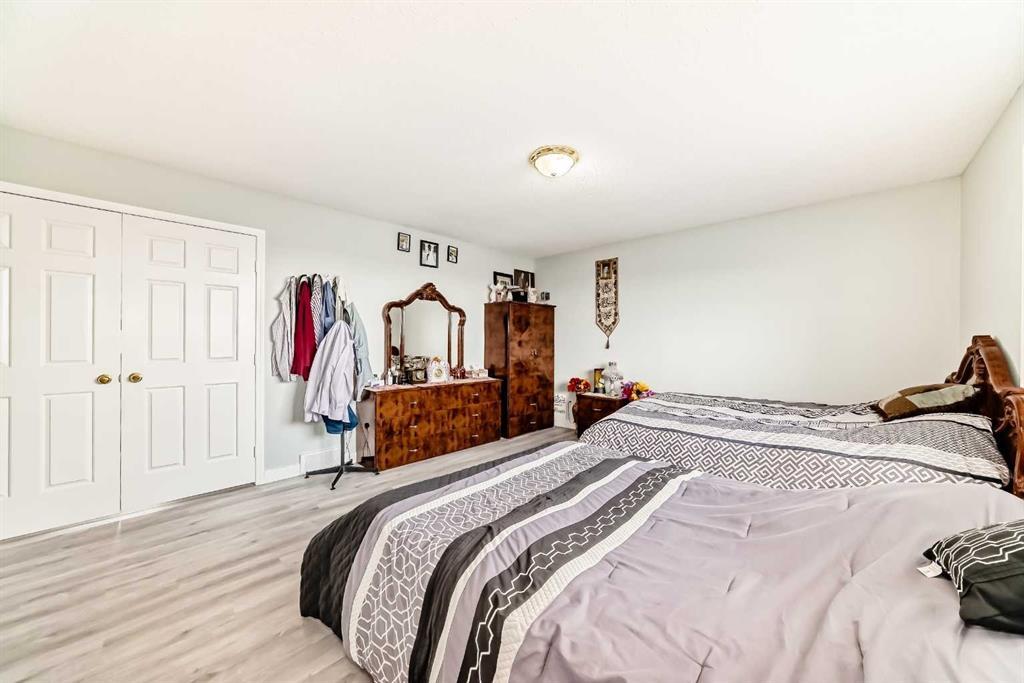 158 Panamount Drive Nw, Calgary, AB - Indoor Photo Showing Bedroom