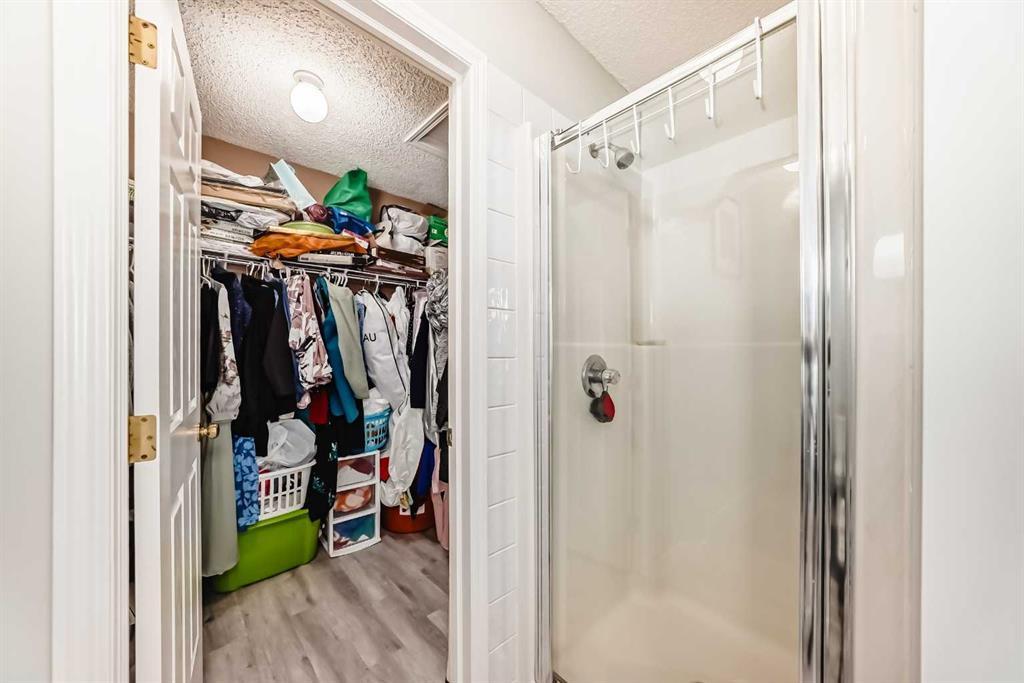 158 Panamount Drive Nw, Calgary, AB - Indoor Photo Showing Bathroom