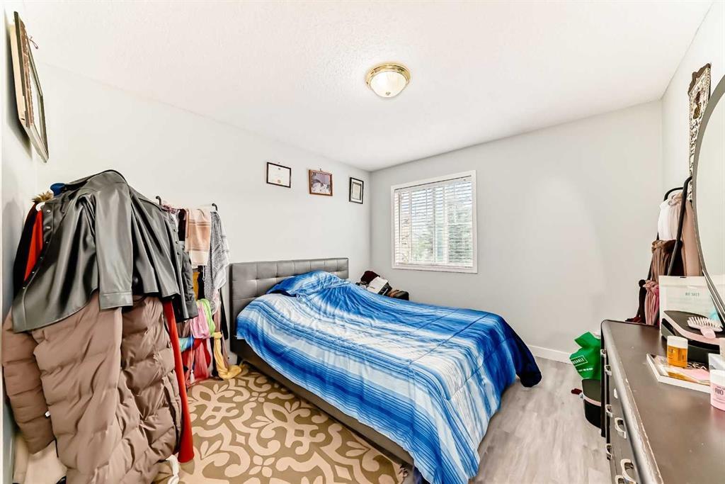 158 Panamount Drive Nw, Calgary, AB - Indoor Photo Showing Bedroom