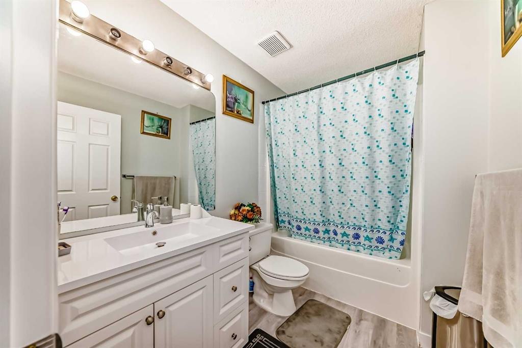 158 Panamount Drive Nw, Calgary, AB - Indoor Photo Showing Bathroom