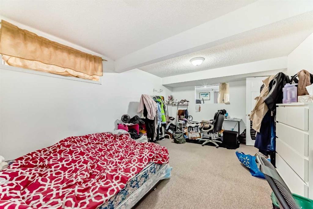 158 Panamount Drive Nw, Calgary, AB - Indoor Photo Showing Bedroom