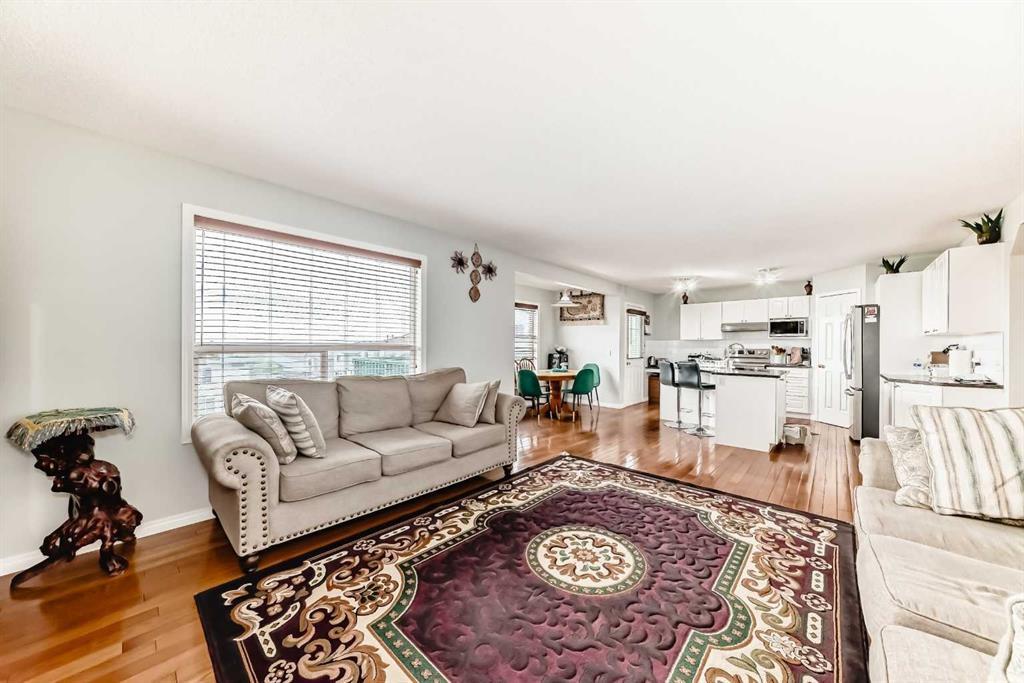 158 Panamount Drive Nw, Calgary, AB - Indoor Photo Showing Living Room