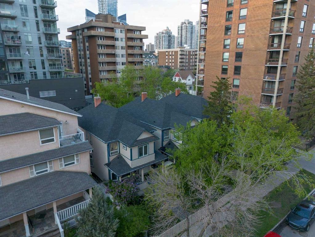 1316 15 Avenue Sw, Calgary, AB - Outdoor With Facade