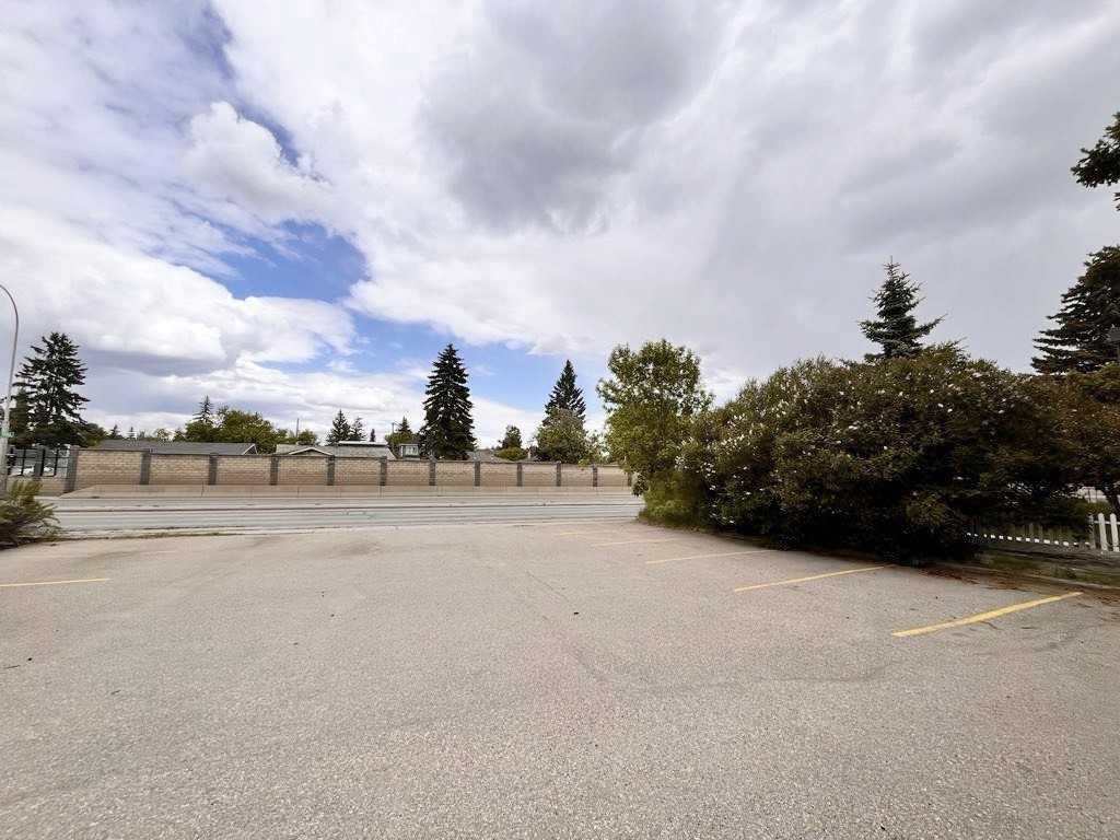 4131 Bow Trail Sw, Calgary, AB