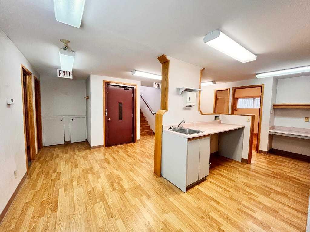 4131 Bow Trail Sw, Calgary, AB