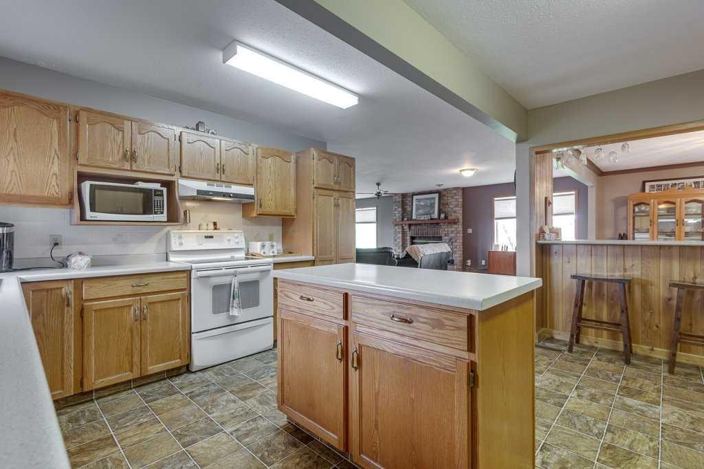 331039-Rge. Rd.242, Rural Kneehill County, AB - Indoor Photo Showing Kitchen