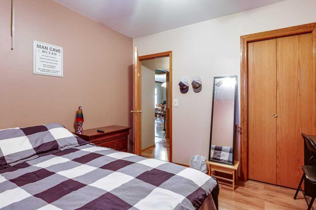 331039-Rge. Rd.242, Rural Kneehill County, AB - Indoor Photo Showing Bedroom