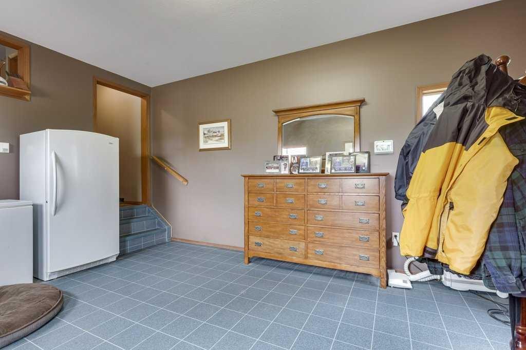 331039-Rge. Rd.242, Rural Kneehill County, AB - Indoor