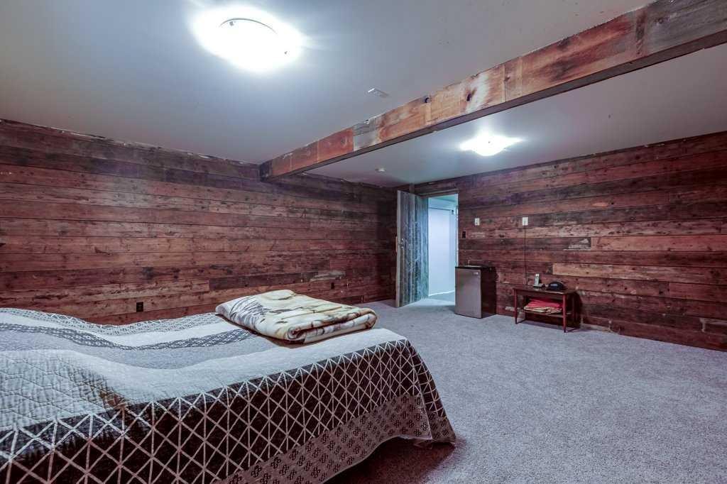 331039-Rge. Rd.242, Rural Kneehill County, AB - Indoor Photo Showing Bedroom