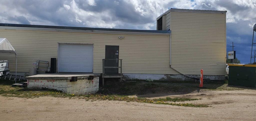 102 Central Avenue East, Linden, AB