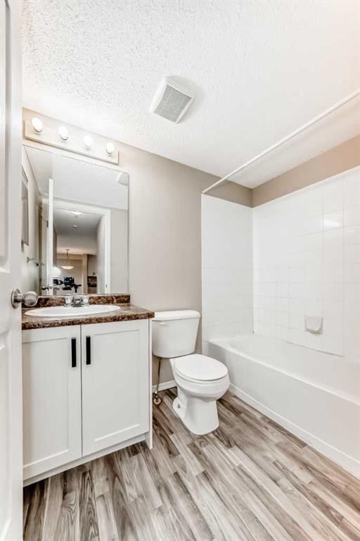 1204-2395 Eversyde Avenue Sw, Calgary, AB - Indoor Photo Showing Bathroom