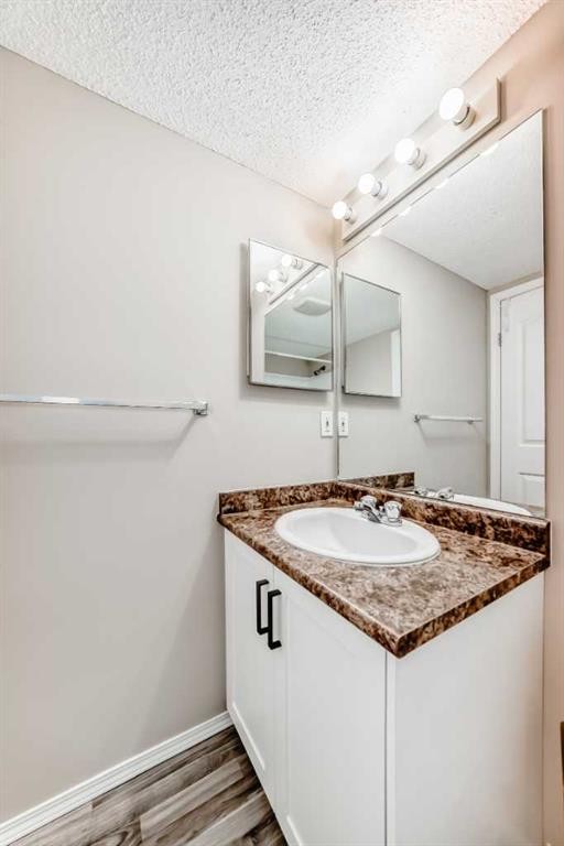 1204-2395 Eversyde Avenue Sw, Calgary, AB - Indoor Photo Showing Bathroom