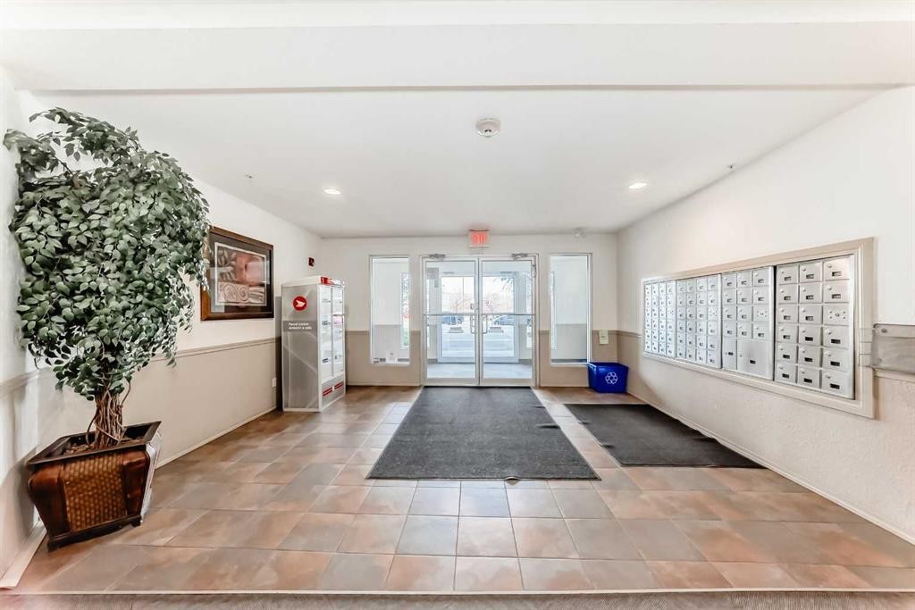 1204-2395 Eversyde Avenue Sw, Calgary, AB - Indoor Photo Showing Other Room