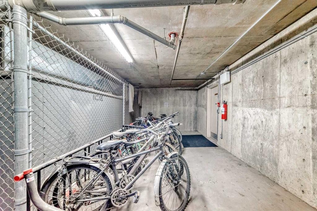 1204-2395 Eversyde Avenue Sw, Calgary, AB - Indoor