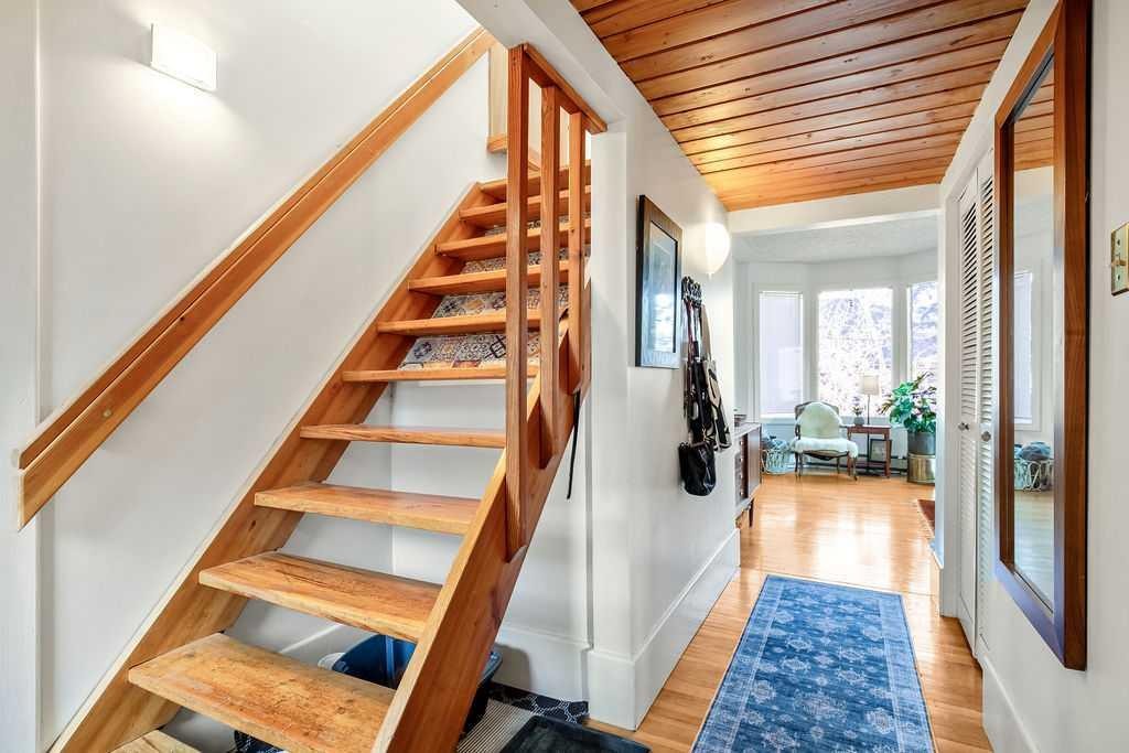 2629 Erlton Street Sw, Calgary, AB - Indoor Photo Showing Other Room